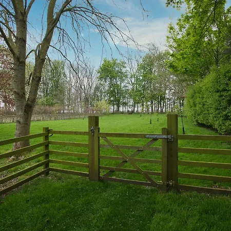 Appartamento Barn On The Wolds, Yorkshire Tibthorpe Esterno foto
