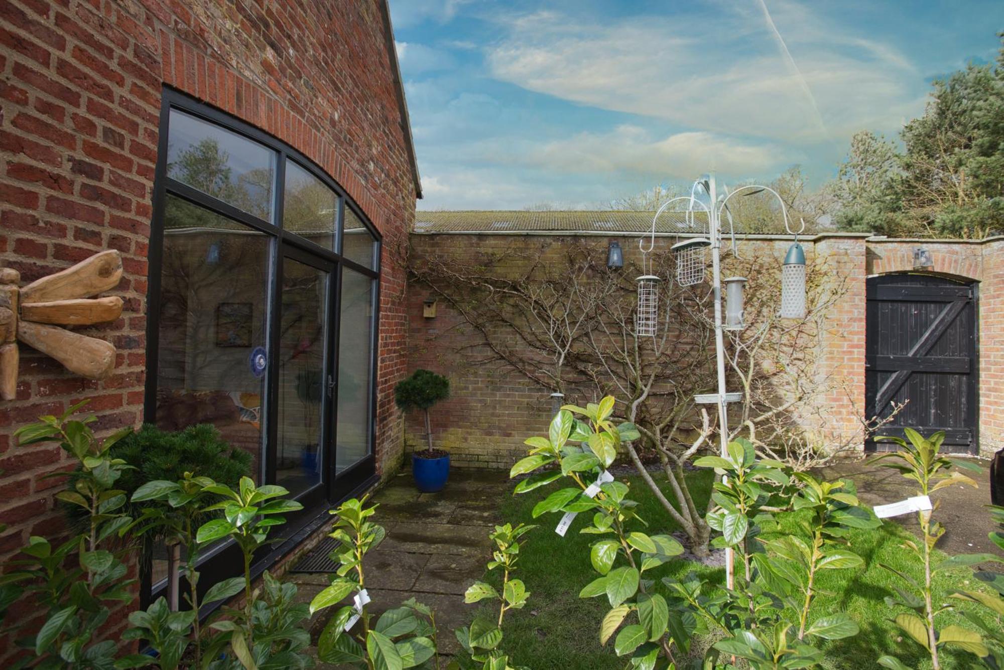 Barn On The Wolds, Yorkshire Apartment